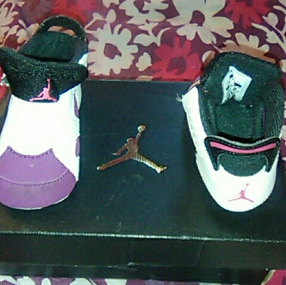 (NOT AVAILABLE))BABY👶 GIRL AIR JORDANS